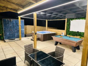 Nether Newton - Sleeps 12, Hottub, Sauna, Private Garden